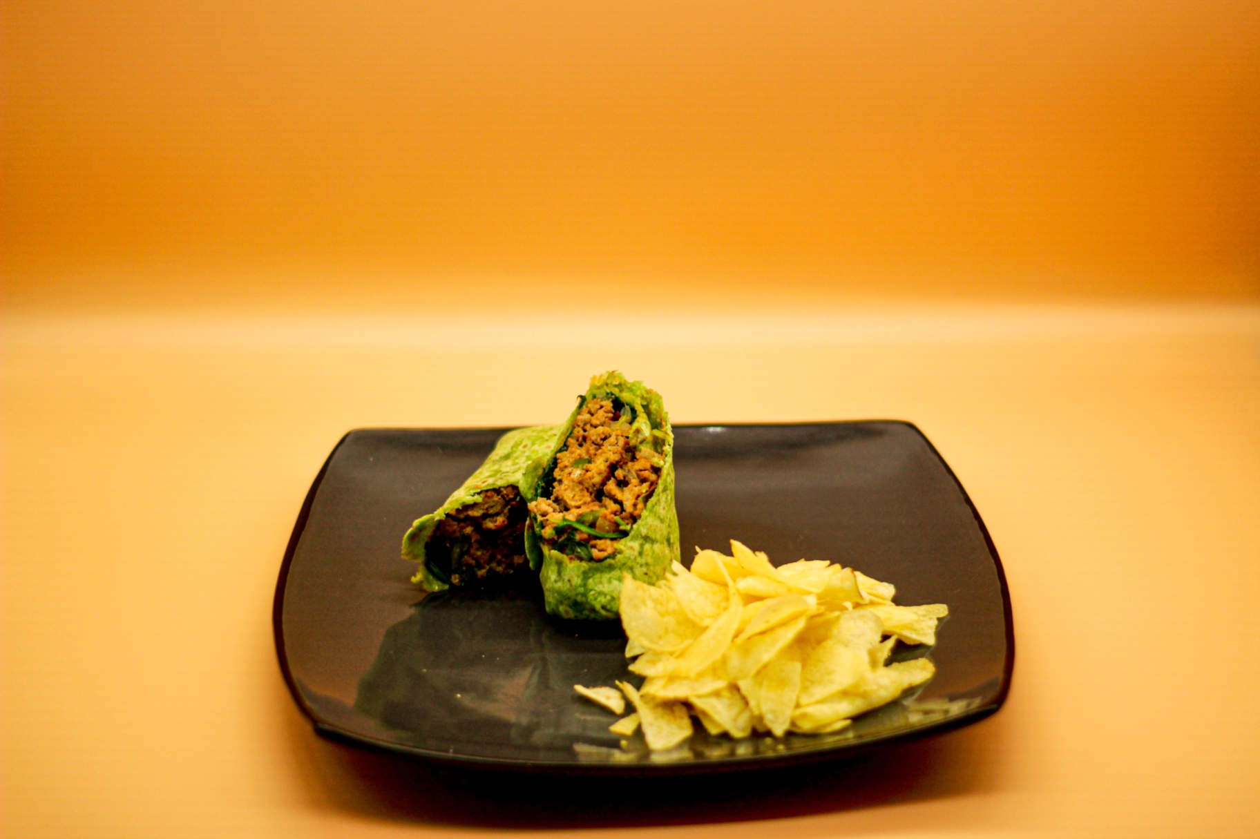 Spinach wrap with chips